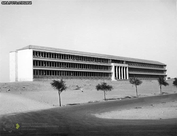 Escola Comercial E Industrial De Moçâmedes, Angola. Photograph by Luis Possolo. Credit Portugal, Arquivo Histórico Ultramarino – PT, AHU