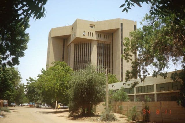 Abdallah Sabbar, for Technical Studies Bureau International, Arab Authority for Agricultural Investment and Development headquarters, Khartoum (1985). Photograph: Courtesy of Aga Kahn Documentation Centre.