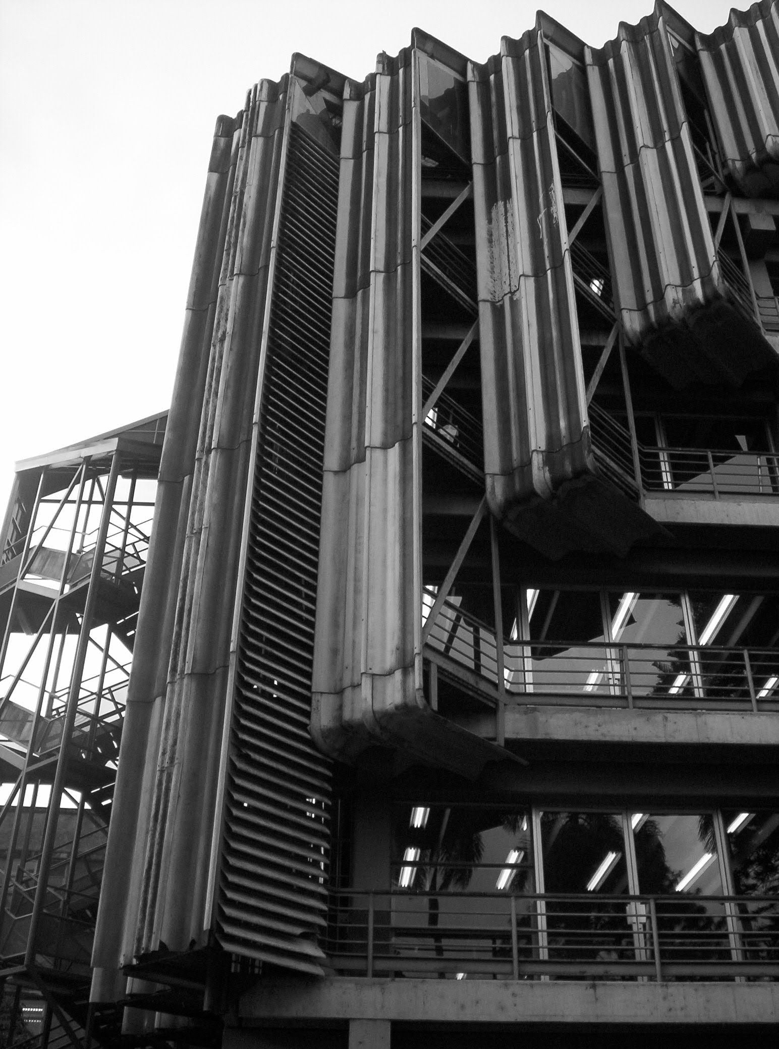 Edgar Brenes, School of Architecture, University of Costa Rica, San Pedro. Photograph: ArquiWHAT, 2005. Wikimedia: public domain