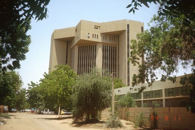Abdallah Sabbar, for Technical Studies Bureau International, Arab Authority for Agricultural Investment and Development headquarters, Khartoum (1985). Photograph: Courtesy of Aga Kahn Documentation Centre.